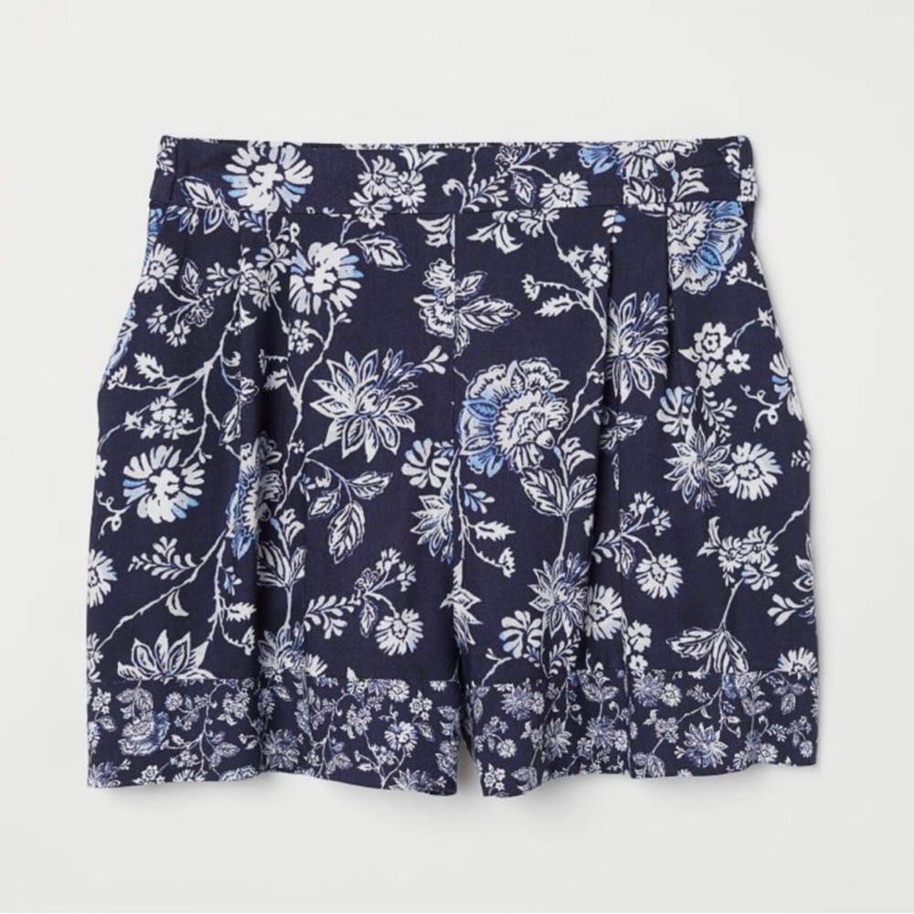 H&M Shorts Blue and White Floral Pleated Flowy Loose Summer Size 4